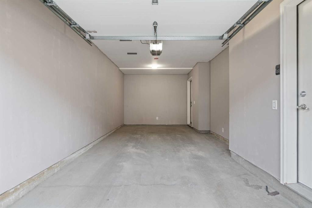 230 Covecreek Circle Ne, Calgary, AB - Indoor Photo Showing Garage