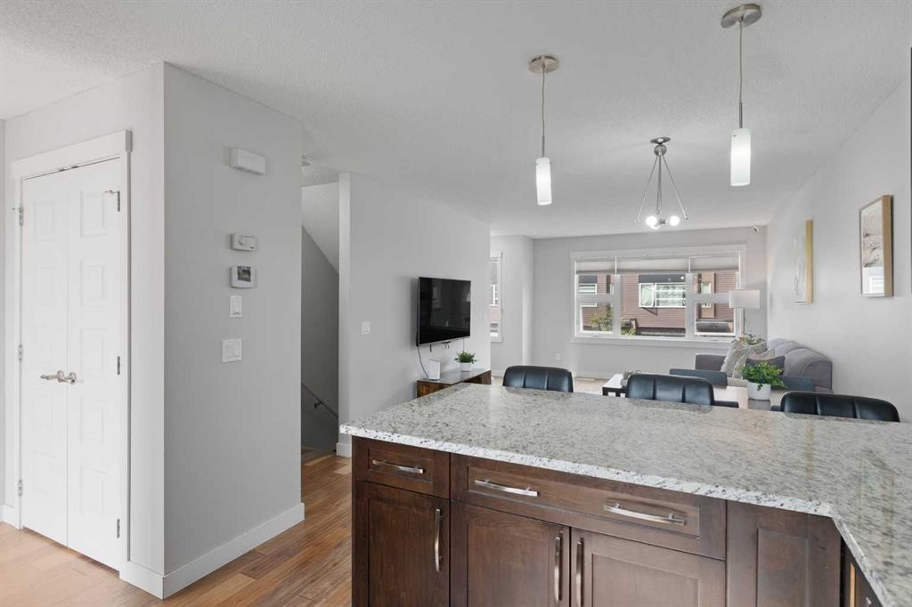 230 Covecreek Circle Ne, Calgary, AB - Indoor Photo Showing Kitchen