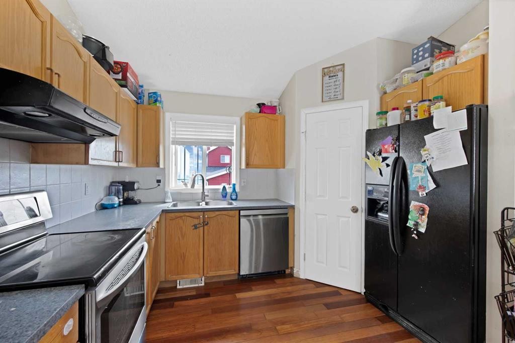 155 Taralea Gardens Ne, Calgary, AB - Indoor Photo Showing Kitchen With Double Sink