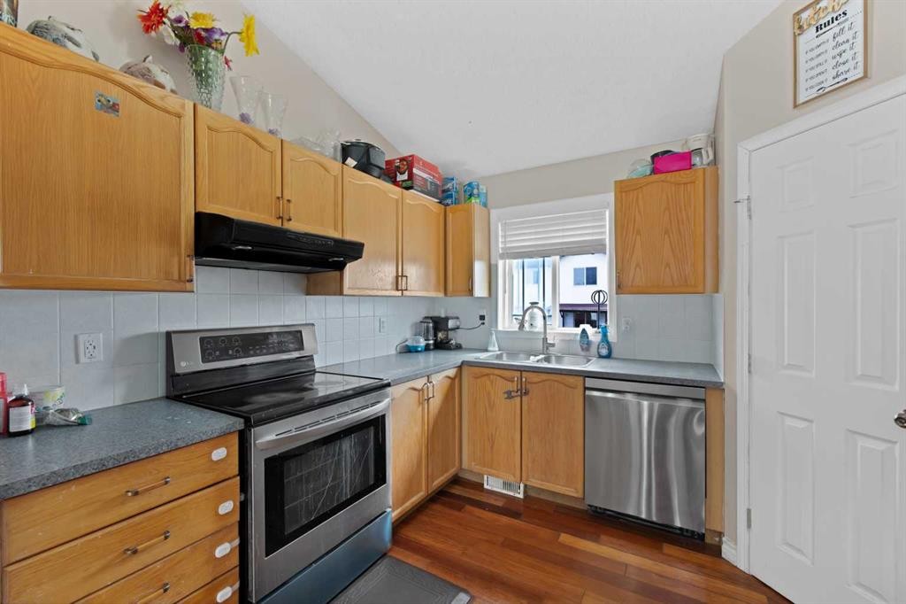 155 Taralea Gardens Ne, Calgary, AB - Indoor Photo Showing Kitchen With Double Sink