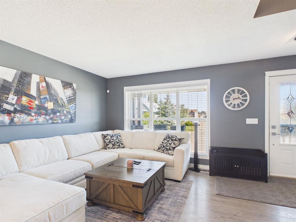 2049 New Brighton Gardens Se, Calgary, AB - Indoor Photo Showing Living Room