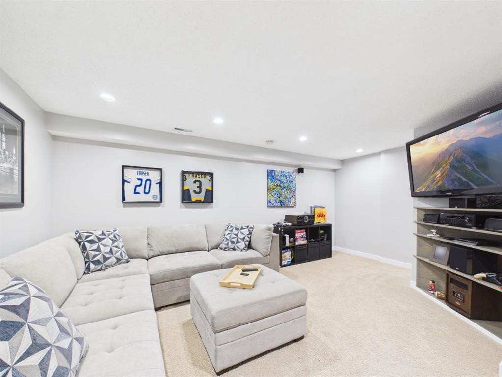 2049 New Brighton Gardens Se, Calgary, AB - Indoor Photo Showing Other Room
