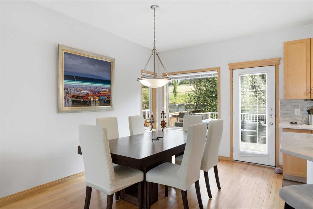 54 Rockyledge Rise Nw, Calgary, AB - Indoor Photo Showing Dining Room