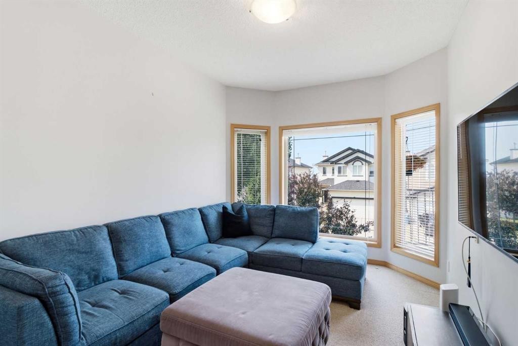 54 Rockyledge Rise Nw, Calgary, AB - Indoor Photo Showing Living Room