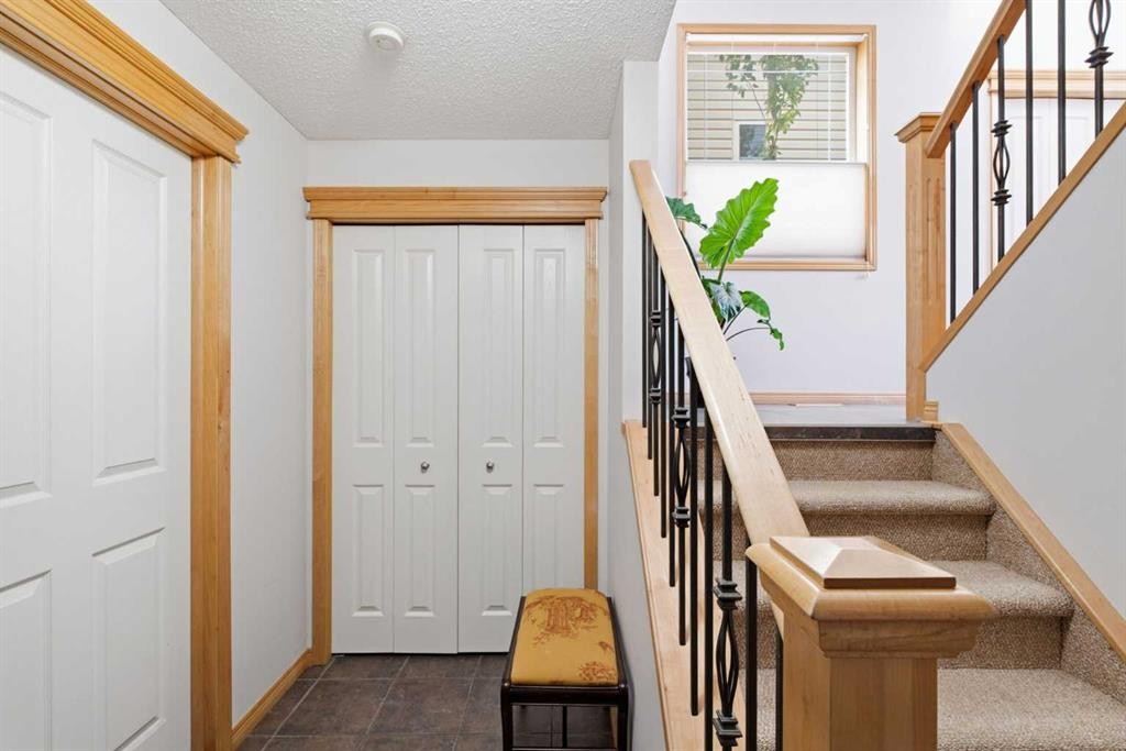 54 Rockyledge Rise Nw, Calgary, AB - Indoor Photo Showing Other Room