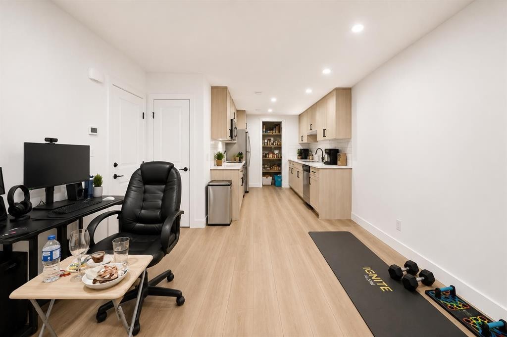 125 Herron Mews Ne, Calgary, AB - Indoor Photo Showing Office