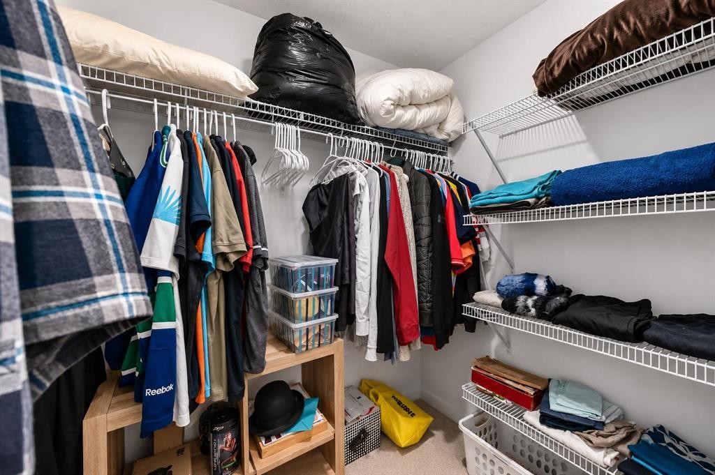 125 Herron Mews Ne, Calgary, AB - Indoor With Storage