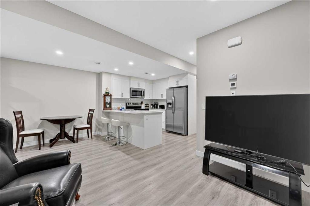 97 Seton Manor Se, Calgary, AB - Indoor