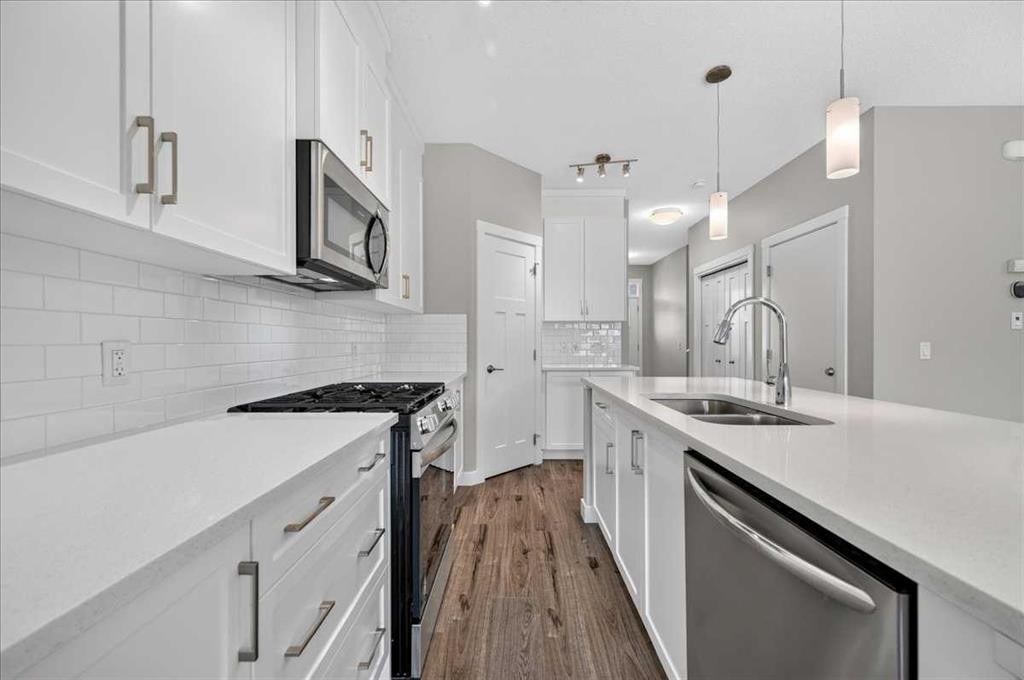 97 Seton Manor Se, Calgary, AB - Indoor Photo Showing Kitchen With Double Sink With Upgraded Kitchen