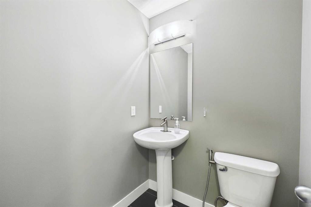 169 Brightonwoods Gardens Se, Calgary, AB - Indoor Photo Showing Bathroom