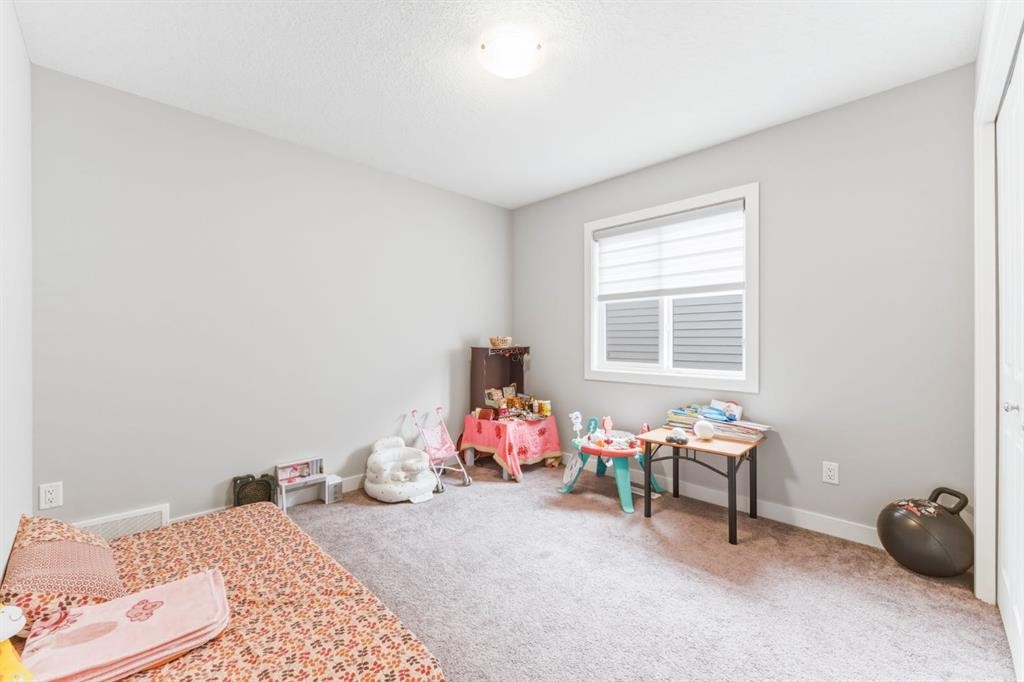 14 Belvedere Point Se, Calgary, AB - Indoor Photo Showing Bedroom