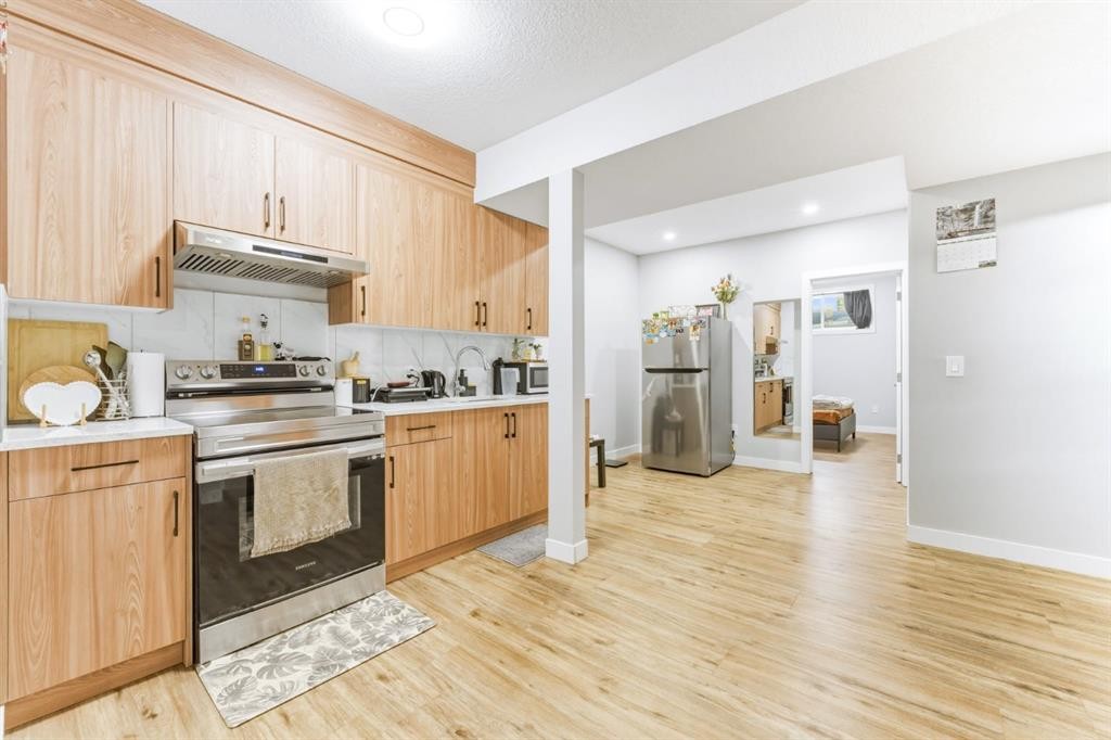 14 Belvedere Point Se, Calgary, AB - Indoor Photo Showing Kitchen