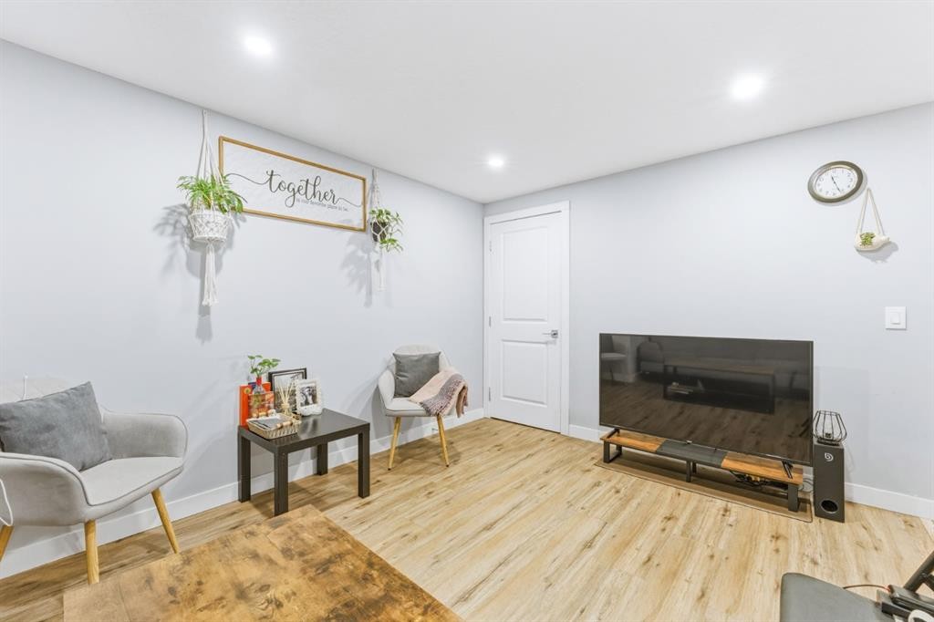 14 Belvedere Point Se, Calgary, AB - Indoor