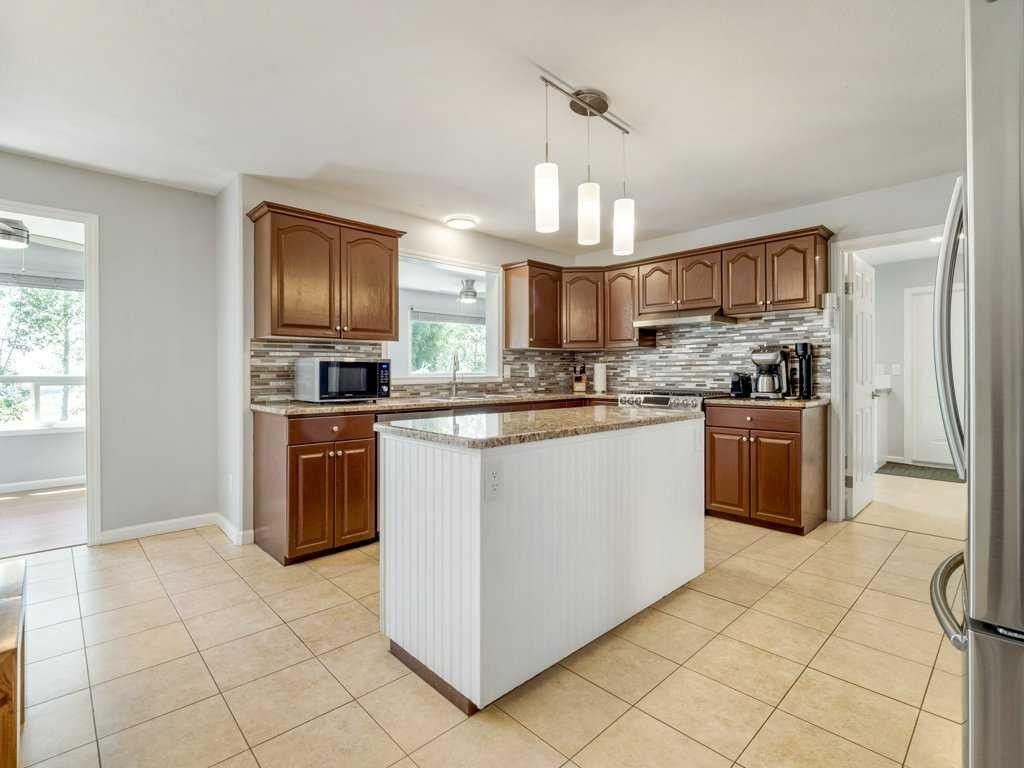 338 Deer Run Place West, Rural Lethbridge County, AB - Indoor Photo Showing Kitchen