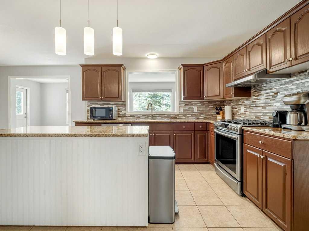 338 Deer Run Place West, Rural Lethbridge County, AB - Indoor Photo Showing Kitchen