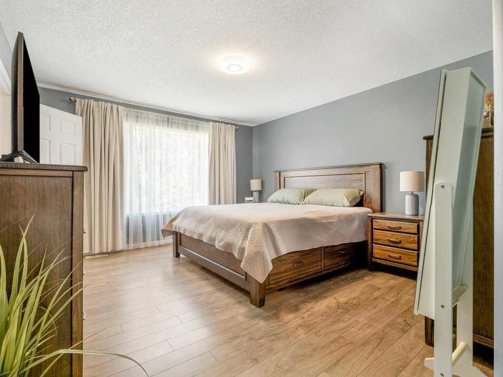 338 Deer Run Place West, Rural Lethbridge County, AB - Indoor Photo Showing Bedroom