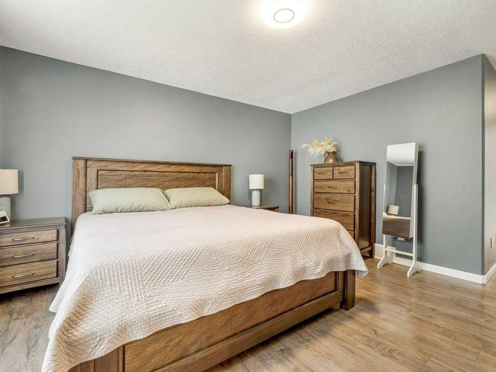 338 Deer Run Place West, Rural Lethbridge County, AB - Indoor Photo Showing Bedroom
