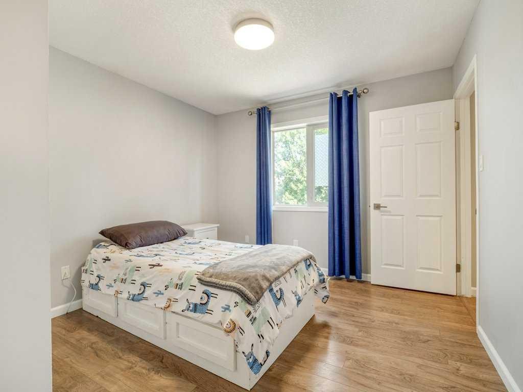 338 Deer Run Place West, Rural Lethbridge County, AB - Indoor Photo Showing Bedroom