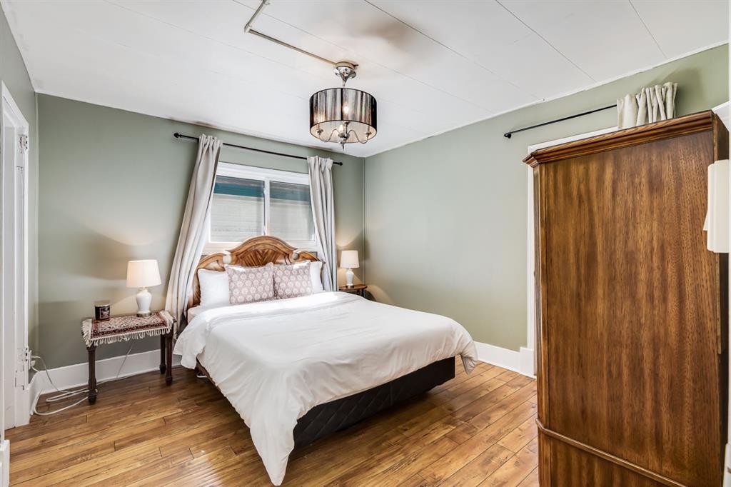 1517 12 Avenue Sw, Calgary, AB - Indoor Photo Showing Bedroom