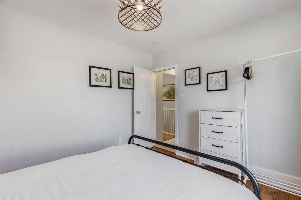 1517 12 Avenue Sw, Calgary, AB - Indoor Photo Showing Bedroom