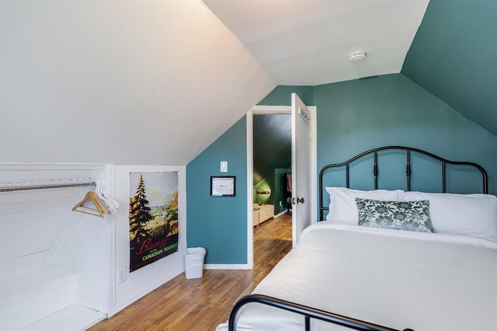 1517 12 Avenue Sw, Calgary, AB - Indoor Photo Showing Bedroom