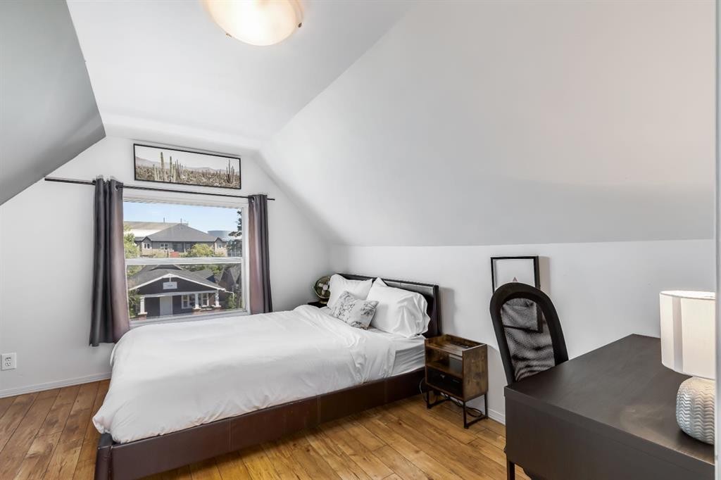 1517 12 Avenue Sw, Calgary, AB - Indoor Photo Showing Bedroom