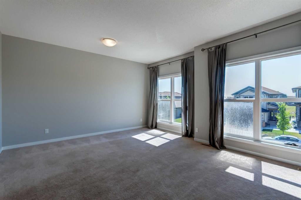 39 Walcrest View Se, Calgary, AB - Indoor Photo Showing Other Room