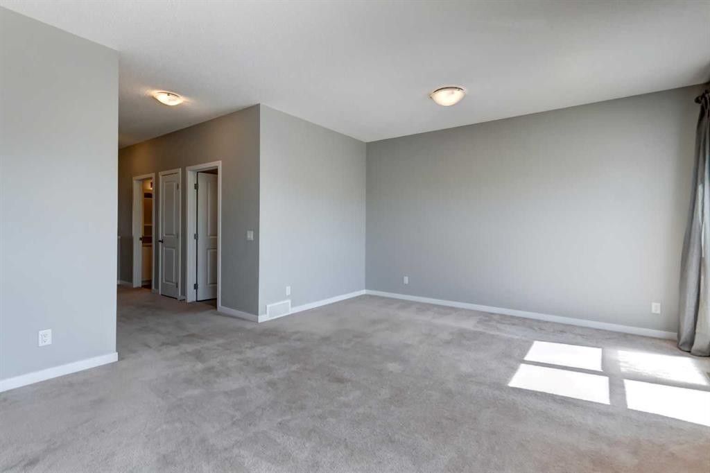 39 Walcrest View Se, Calgary, AB - Indoor Photo Showing Other Room