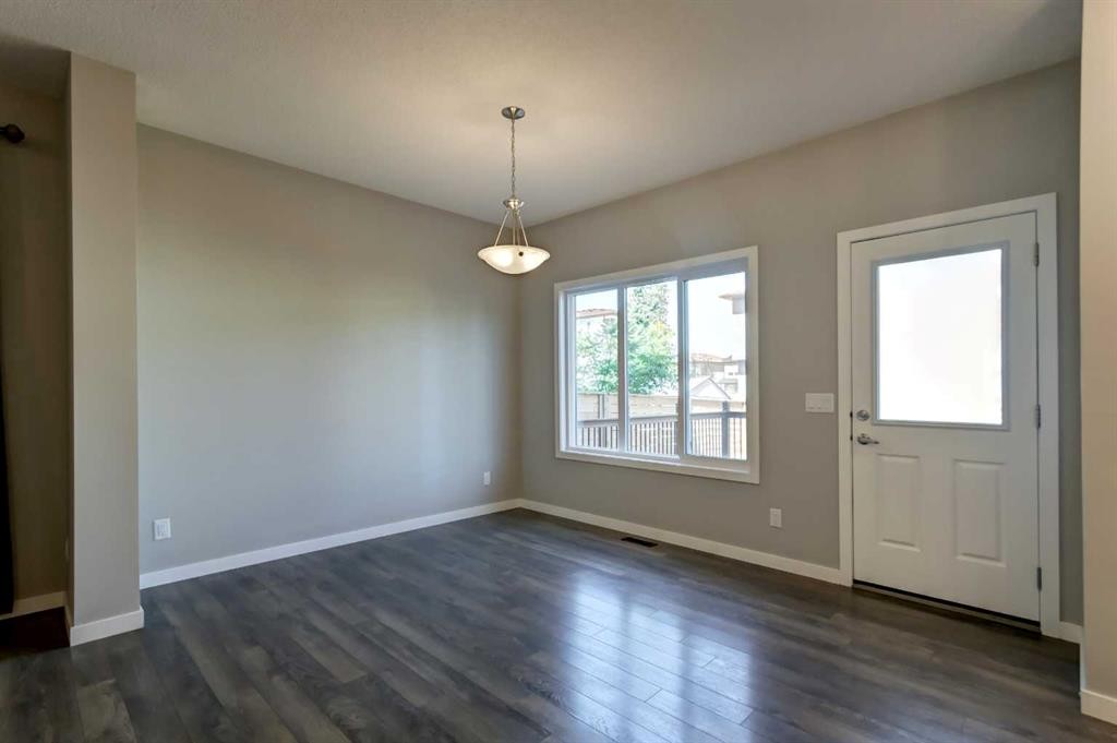 39 Walcrest View Se, Calgary, AB - Indoor Photo Showing Other Room