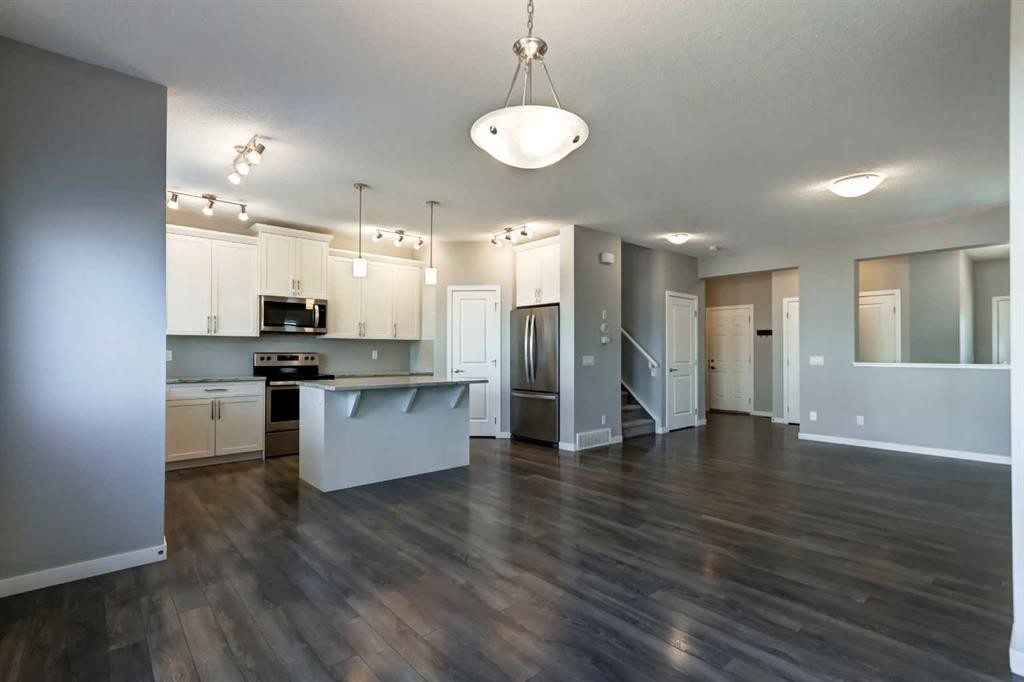 39 Walcrest View Se, Calgary, AB - Indoor Photo Showing Kitchen With Stainless Steel Kitchen
