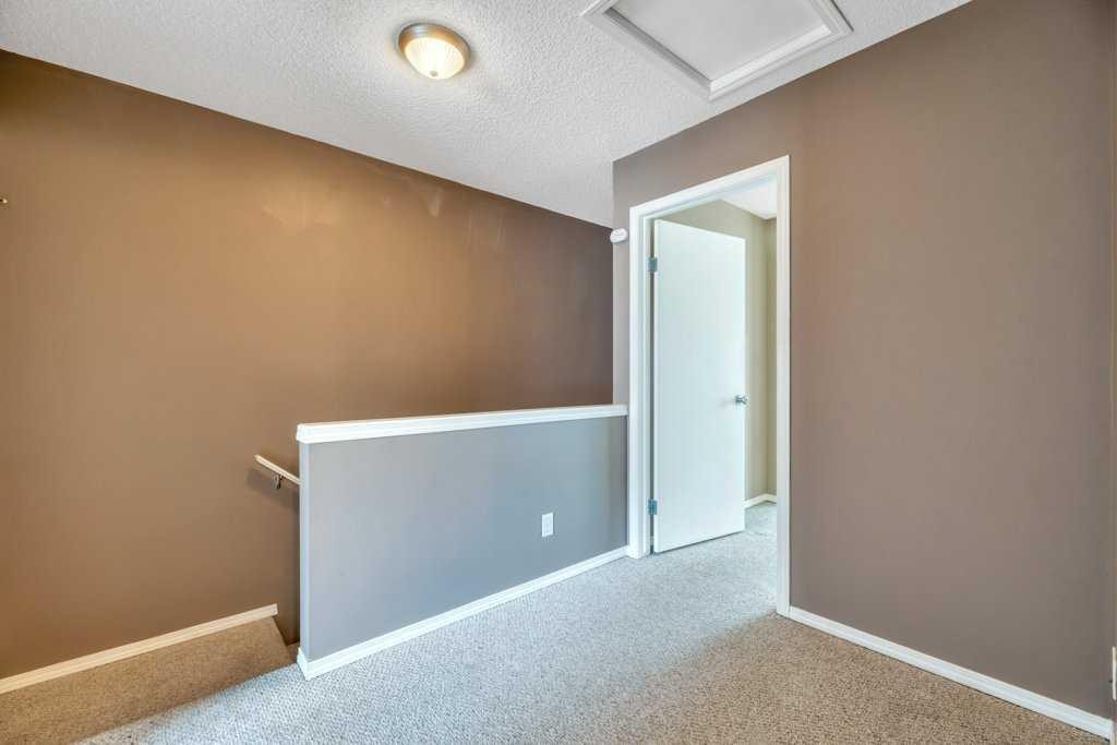 80 Elgin Gardens Se, Calgary, AB - Indoor Photo Showing Other Room