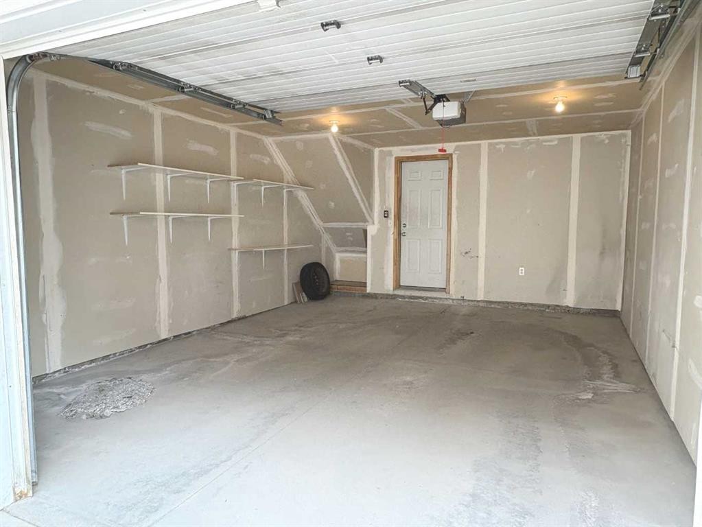 80 Elgin Gardens Se, Calgary, AB - Indoor Photo Showing Garage