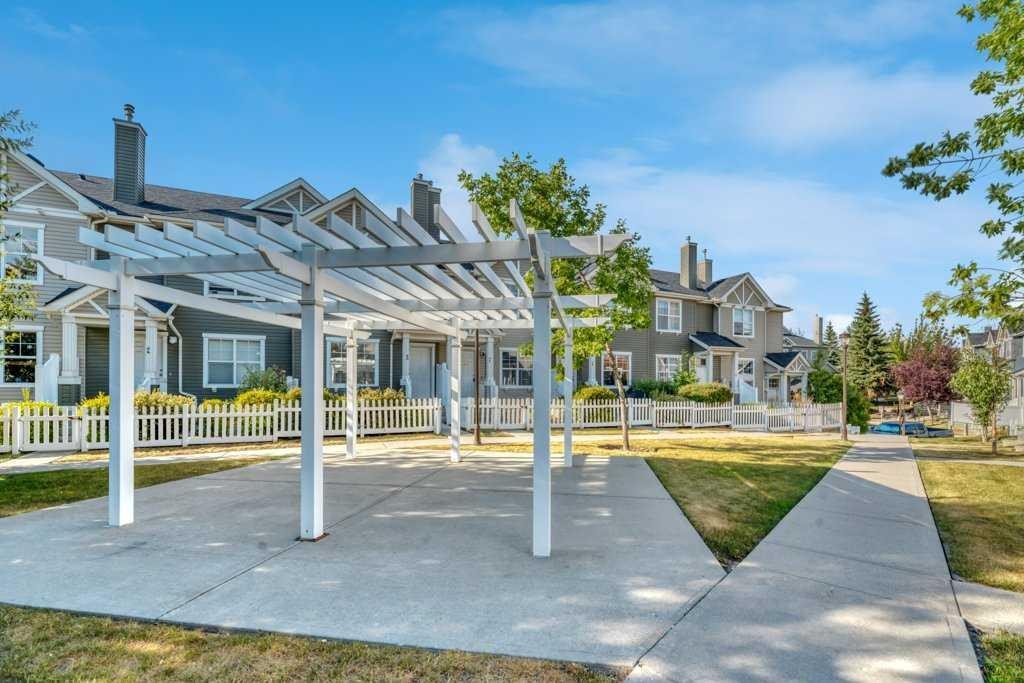 80 Elgin Gardens Se, Calgary, AB - Outdoor With Facade