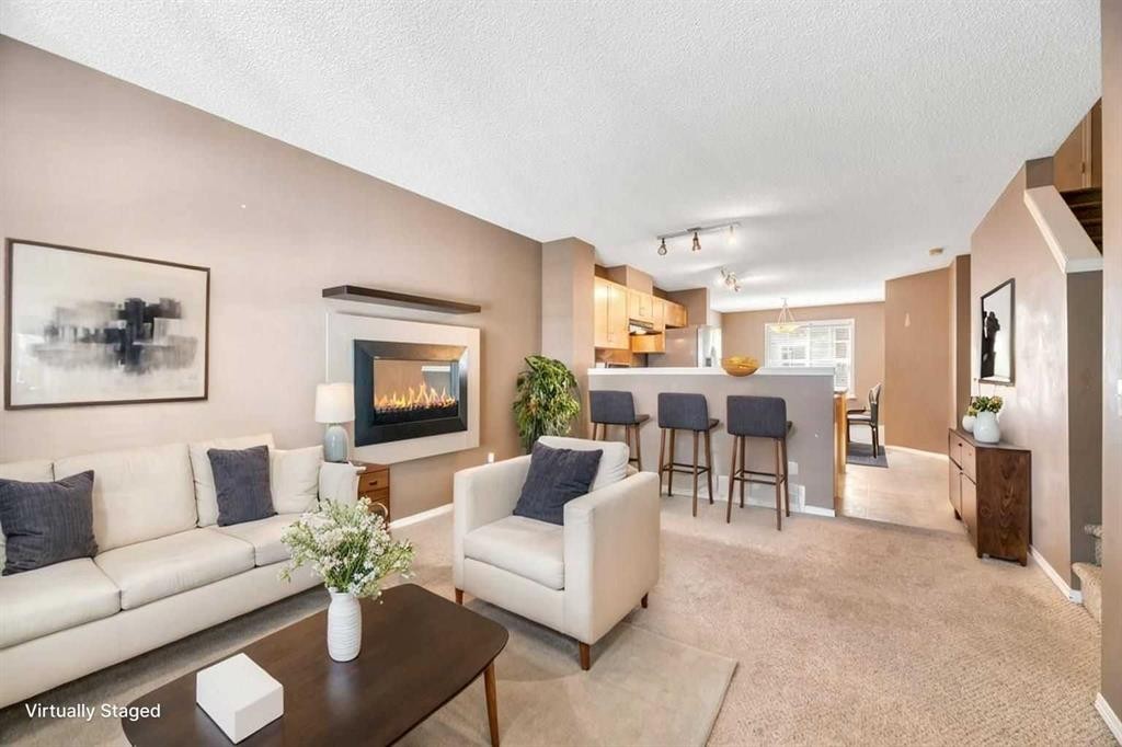 80 Elgin Gardens Se, Calgary, AB - Indoor Photo Showing Living Room