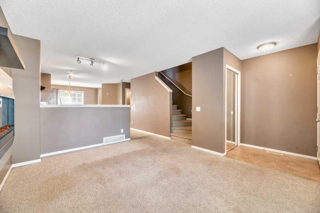 80 Elgin Gardens Se, Calgary, AB - Indoor Photo Showing Other Room