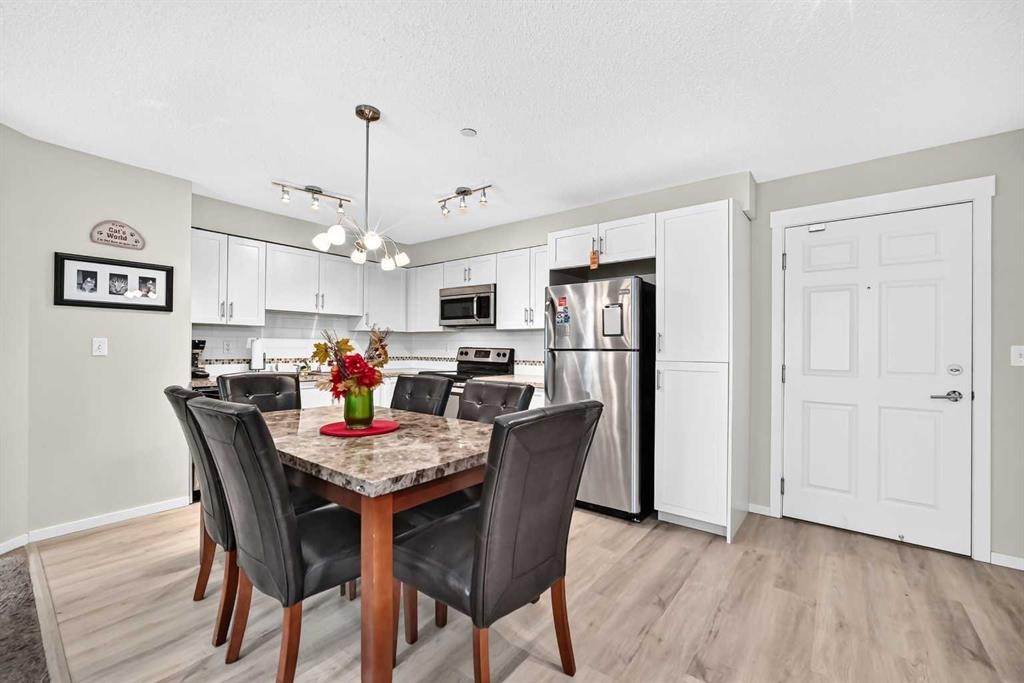 5210-279 Copperpond Common Se, Calgary, AB - Indoor Photo Showing Dining Room