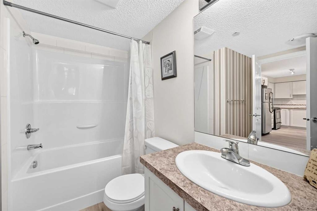 5210-279 Copperpond Common Se, Calgary, AB - Indoor Photo Showing Bathroom