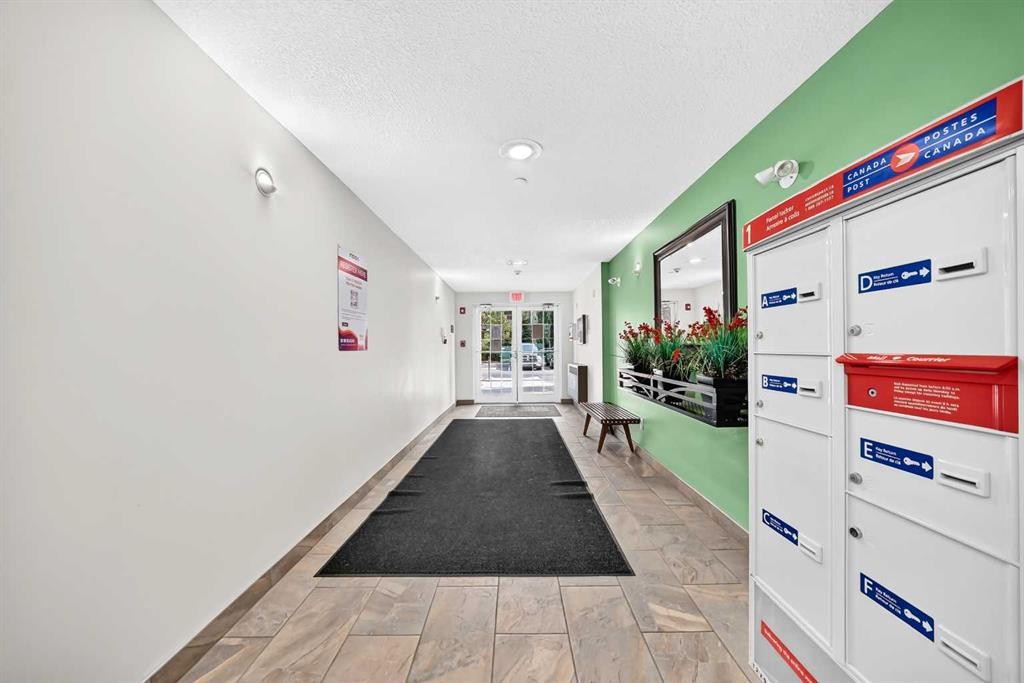 5210-279 Copperpond Common Se, Calgary, AB - Indoor Photo Showing Other Room