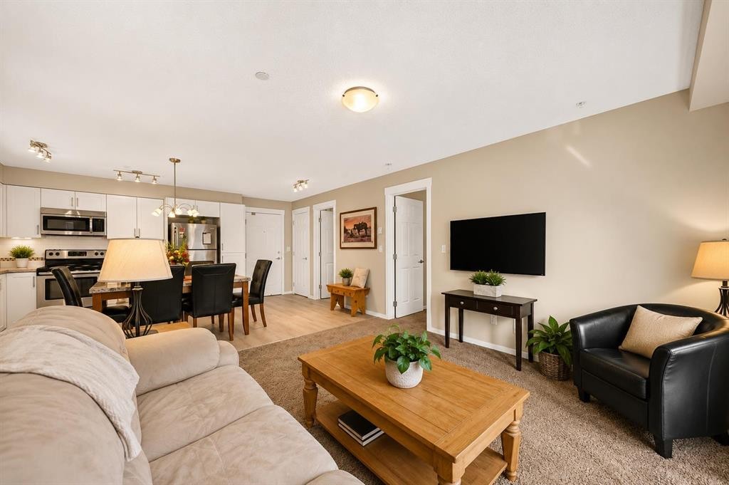 5210-279 Copperpond Common Se, Calgary, AB - Indoor Photo Showing Living Room