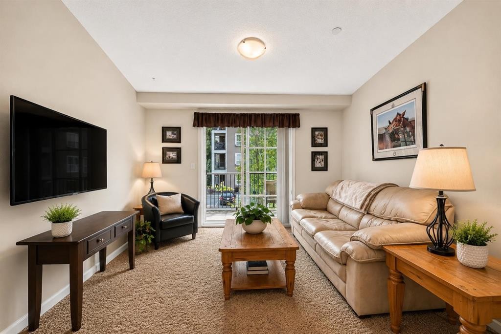 5210-279 Copperpond Common Se, Calgary, AB - Indoor Photo Showing Living Room