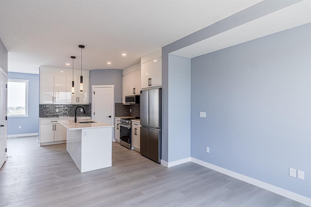 1995 Mccaskill Drive, Crossfield, AB - Indoor Photo Showing Kitchen