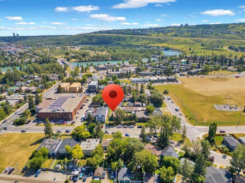 6127 33 Avenue Nw, Calgary, AB - Outdoor With View