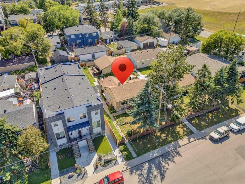 6127 33 Avenue Nw, Calgary, AB - Outdoor With View