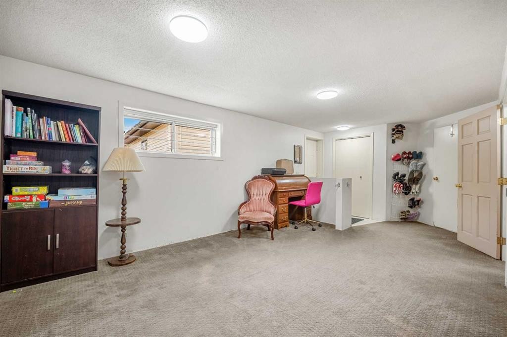 20 Bedwood Hill Ne, Calgary, AB - Indoor