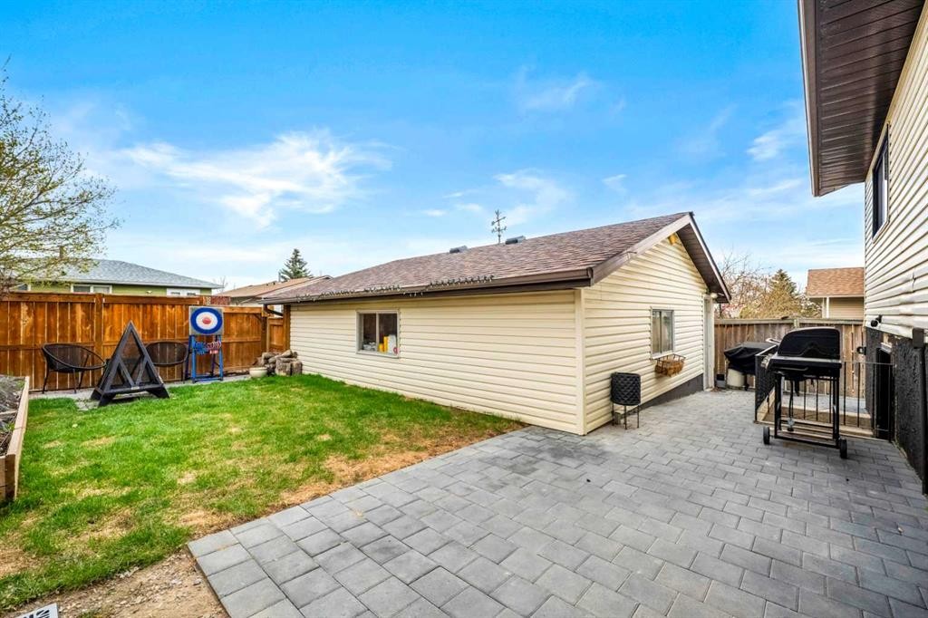 20 Bedwood Hill Ne, Calgary, AB - Outdoor With Exterior