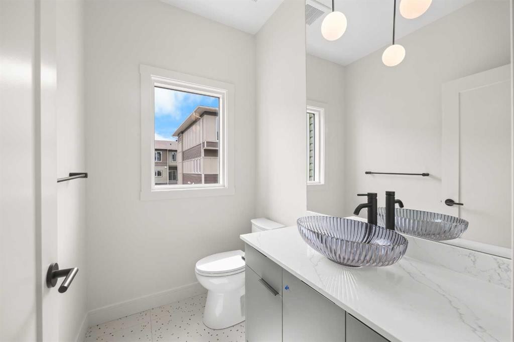 301-67 Panatella Square Nw, Calgary, AB - Indoor Photo Showing Bathroom