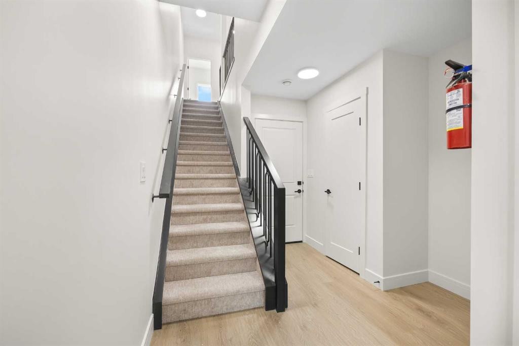 301-67 Panatella Square Nw, Calgary, AB - Indoor Photo Showing Other Room