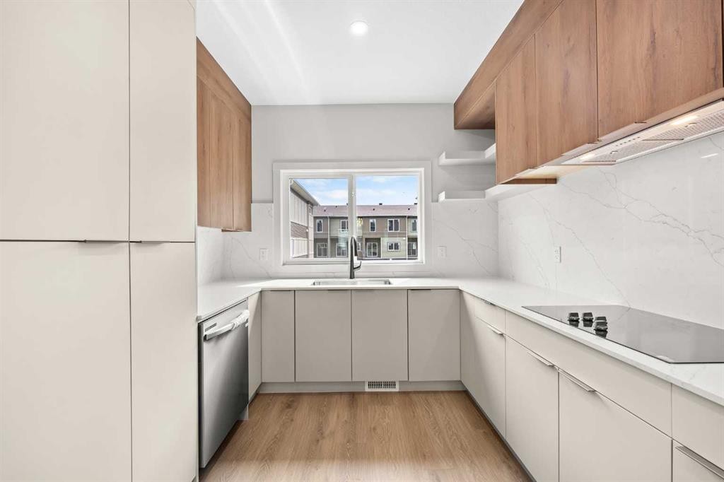 302-67 Panatella Square Nw, Calgary, AB - Indoor Photo Showing Kitchen