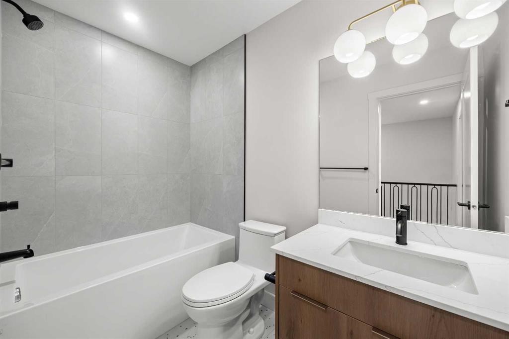 302-67 Panatella Square Nw, Calgary, AB - Indoor Photo Showing Bathroom