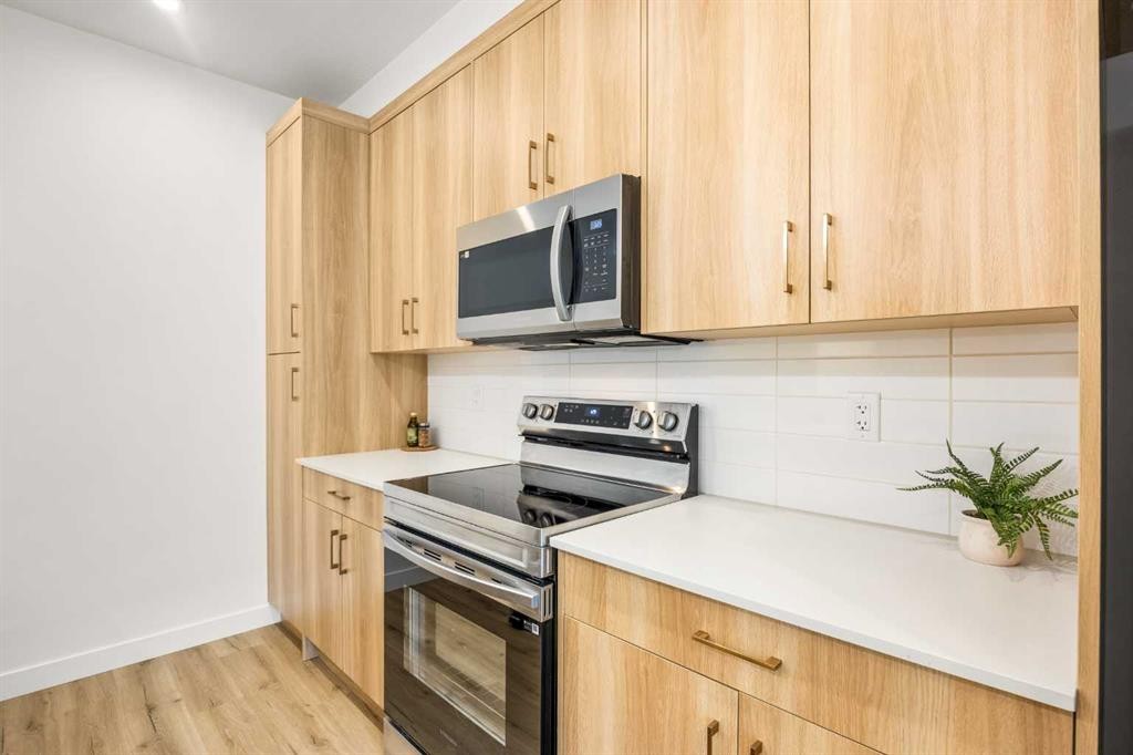 2104-55 Lucas Way Nw, Calgary, AB - Indoor Photo Showing Kitchen